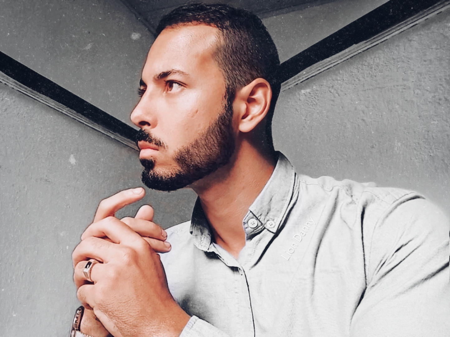 Photo of Abstract Artist Daniel Viana Alencar, Lux Leonum, formerly known as Lux Leonum - a black and white photo except for colors on his skin - About the Artist